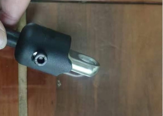 La cuerda de alambre de gimnasio negro más suave en el ejercicio para el entrenamiento de resistencia