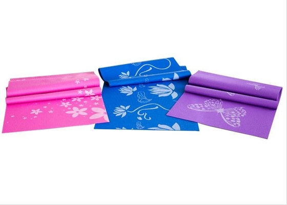 Color fácil de las esteras de la yoga del gimnasio del mantenimiento modificado para requisitos particulares con las superficies texturizadas echadas a un lado durables